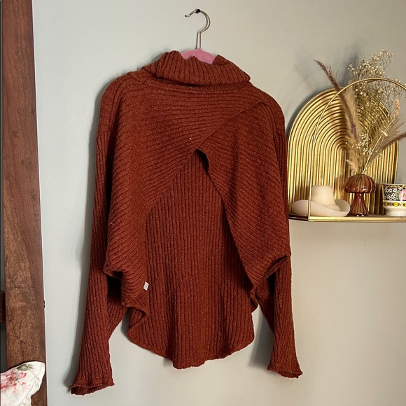 Relaxed Ribbed Turtleneck Sweater in Rust - Picture 3 of 4